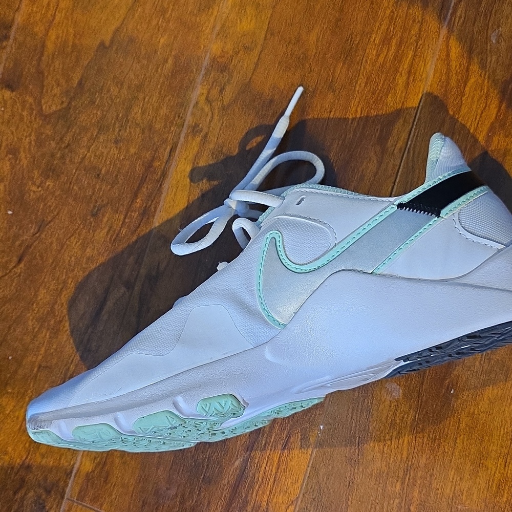Nike Legend Essential Sneakers Women's 7 - Picture 11 of 11